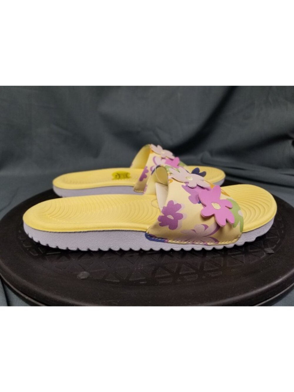 Nike Kawa Slide SE Soft Yellow Silt Red Sapphire Girls Size 11c NEW WITH TAGS! - Picture 9 of 11